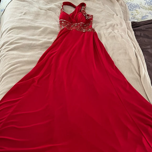 Lovely Red gown - Picture 1 of 4